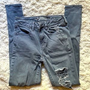 ✨AMERICAN EAGLE SUPER STRETCH HI-RISE DISTRESSED JEGGING✨